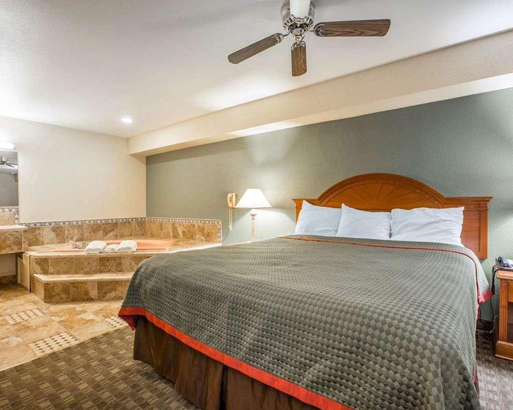 Rodeway Inn Delano Cameră foto