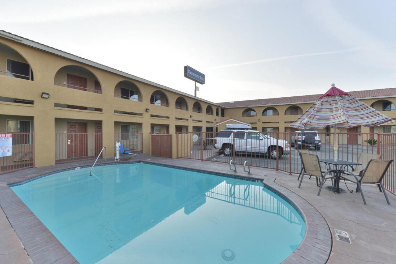 Rodeway Inn Delano Exterior foto